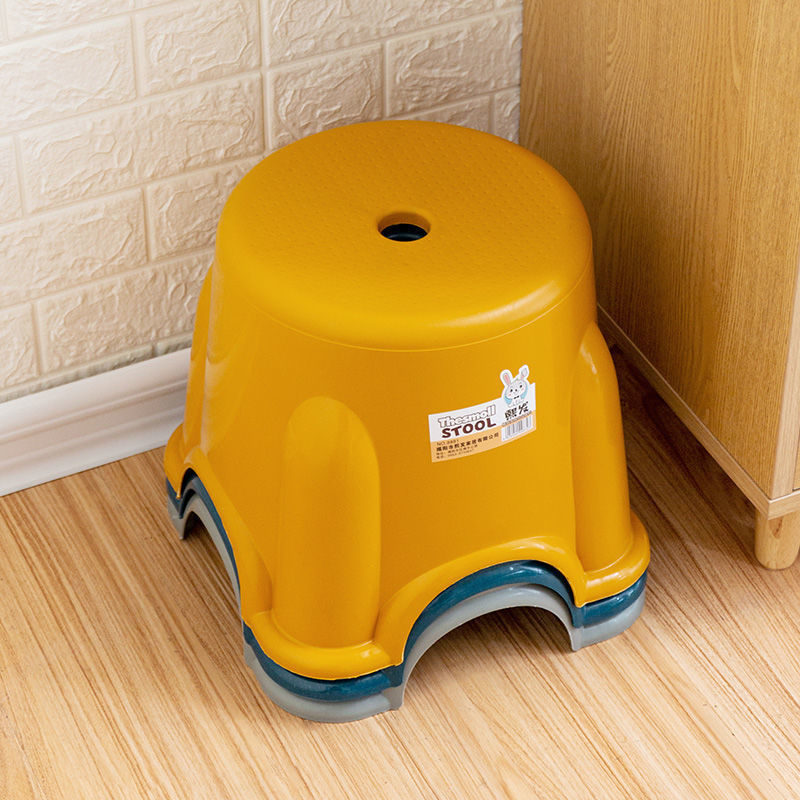 Taburetes pequeños taburetes de plástico taburetes para niños hogares gruesos taburetes redondos antideslizantes taburetes de pedal para bebés baños taburetes bajos