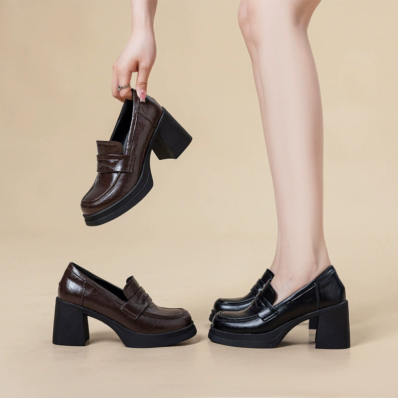 2025 новых туфель на плоской подошве из мягкой кожи на толстой подошве и толстом каблуке для работы, универсальные британские нескользящие профессиональные туфли на среднем каблуке из мягкой кожи на высоком каблуке.