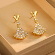 S925银针设计感轻奢优雅气质小裙子耳钉精致闪亮满钻扇形耳饰品潮