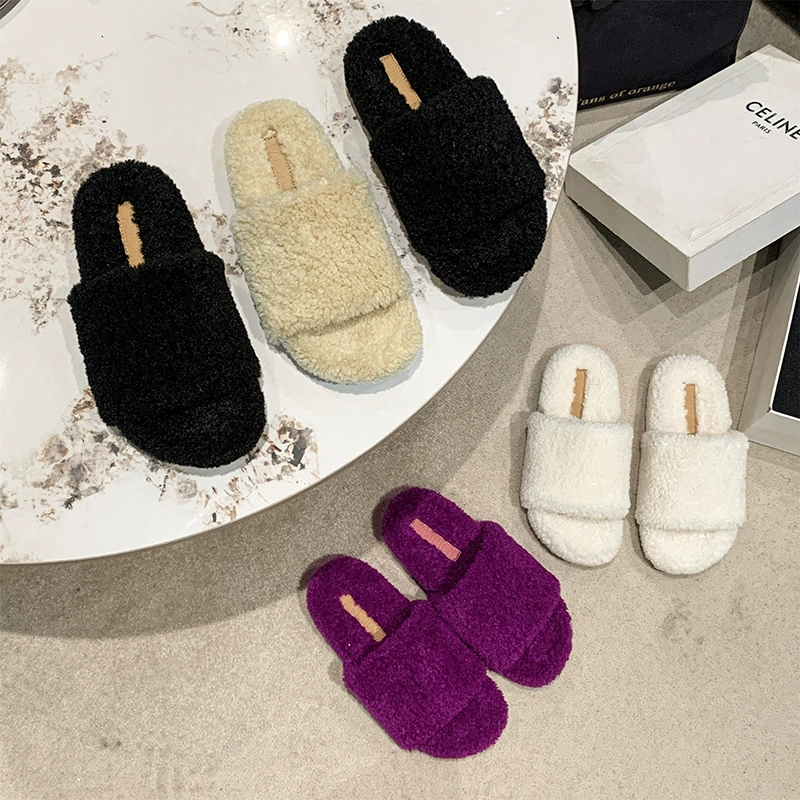 Простые однотонные плюшевые тапочки для женщин, подходящие для ношения на улице, новые теплые домашние плюшевые тапочки из кораллового флиса на осень и зиму 2025 года.