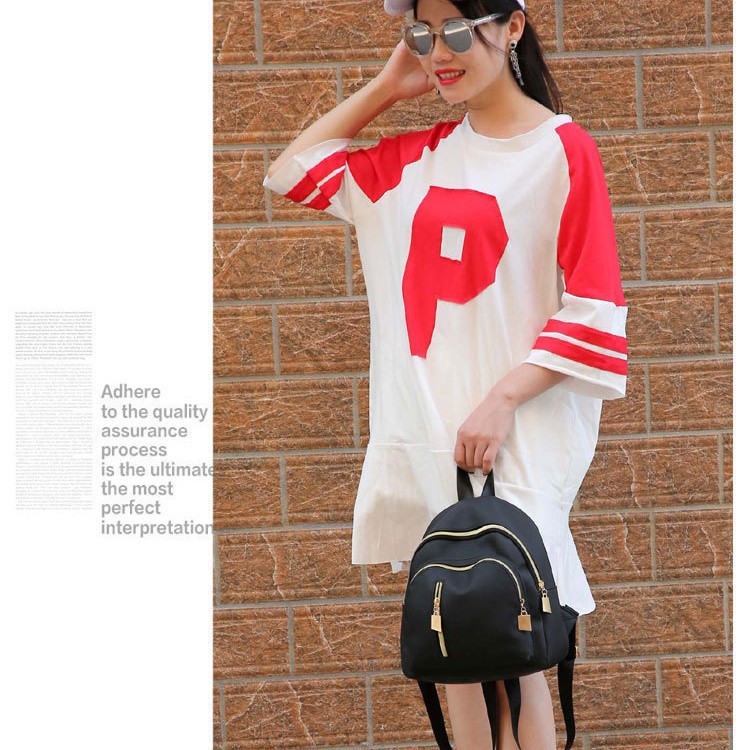 Mochila del mismo estilo, nueva bolsa para mujer, mochila de nailon impermeable de estilo coreano, mochila de estilo universitario a la moda, ligera y de peso ligero.