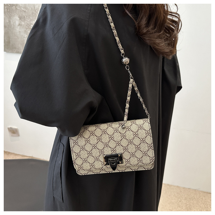 Cross-border women's bag 2024 New leopard print underarm bag, Korean style fashionable and trendy chain single-shoulder bag, riveted crossbody bag undefined
