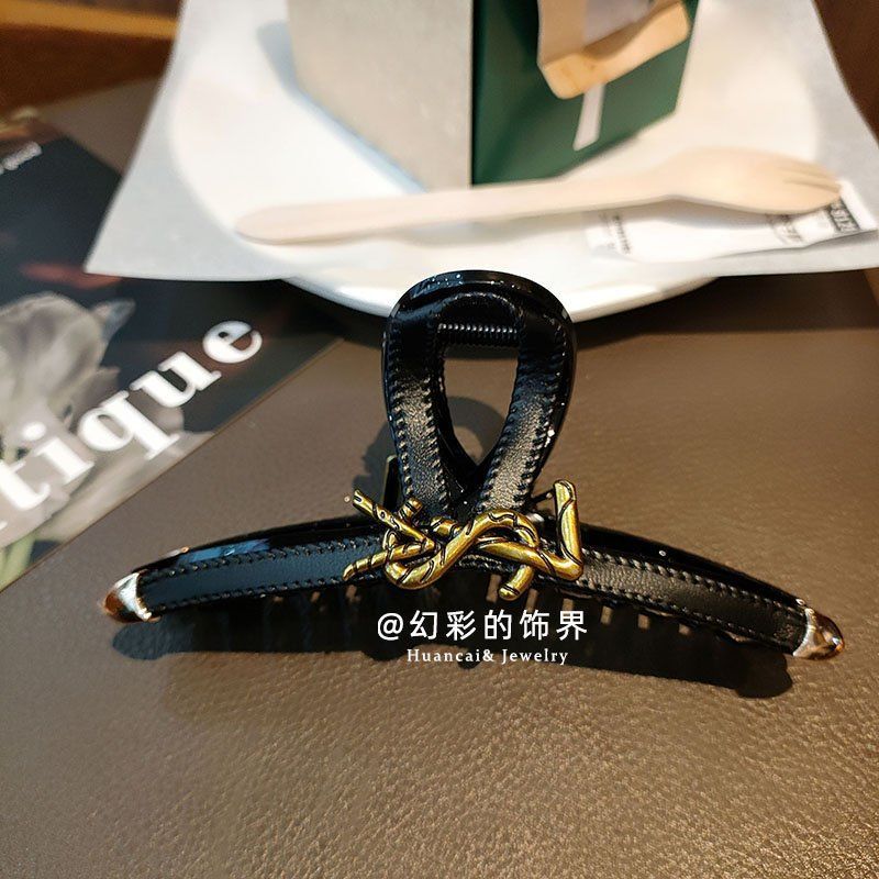 2025 nuevo diseño de nicho para el cabello corteza agarrando clip de 13 cm letras de moda viajeros clip de tiburón explosión