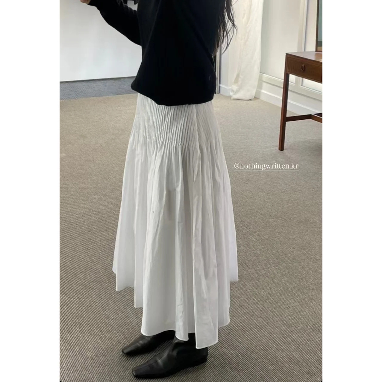 Now the 2026 Spring New Model from Korean Designer Nothing Wr*Tten Is a Stylish Waist-Cinching Pleated Skirt