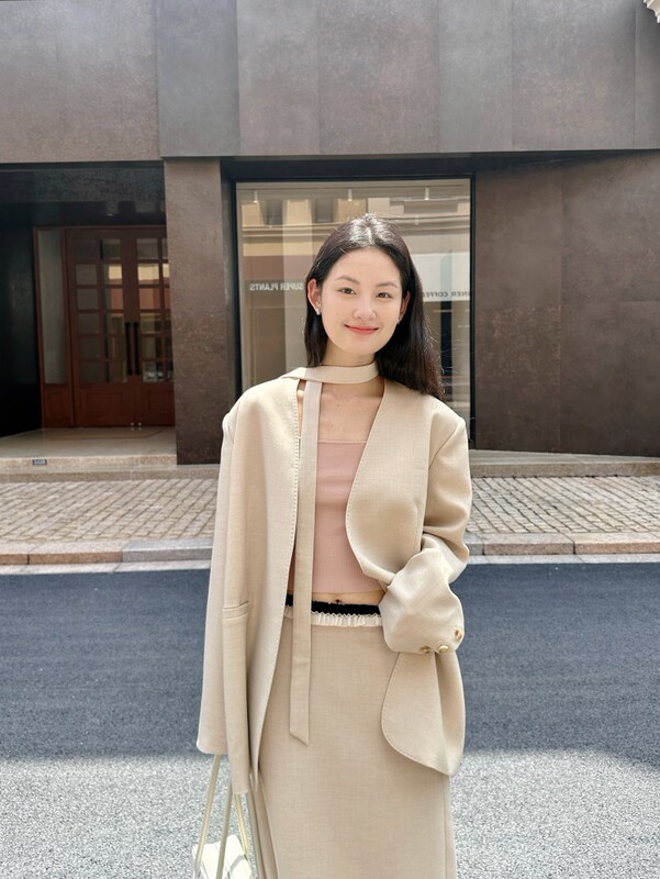 DIGM | 2025秋季极简风高级感通勤V领飘带羊毛西装外套女A32069|undefined