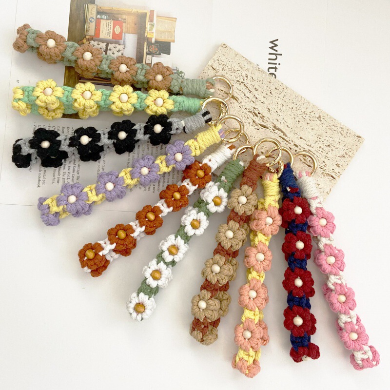 Amazon cross-border new wooden beads flower heart daisy flower keychain TikTok popular mobile phone chain wrist strap