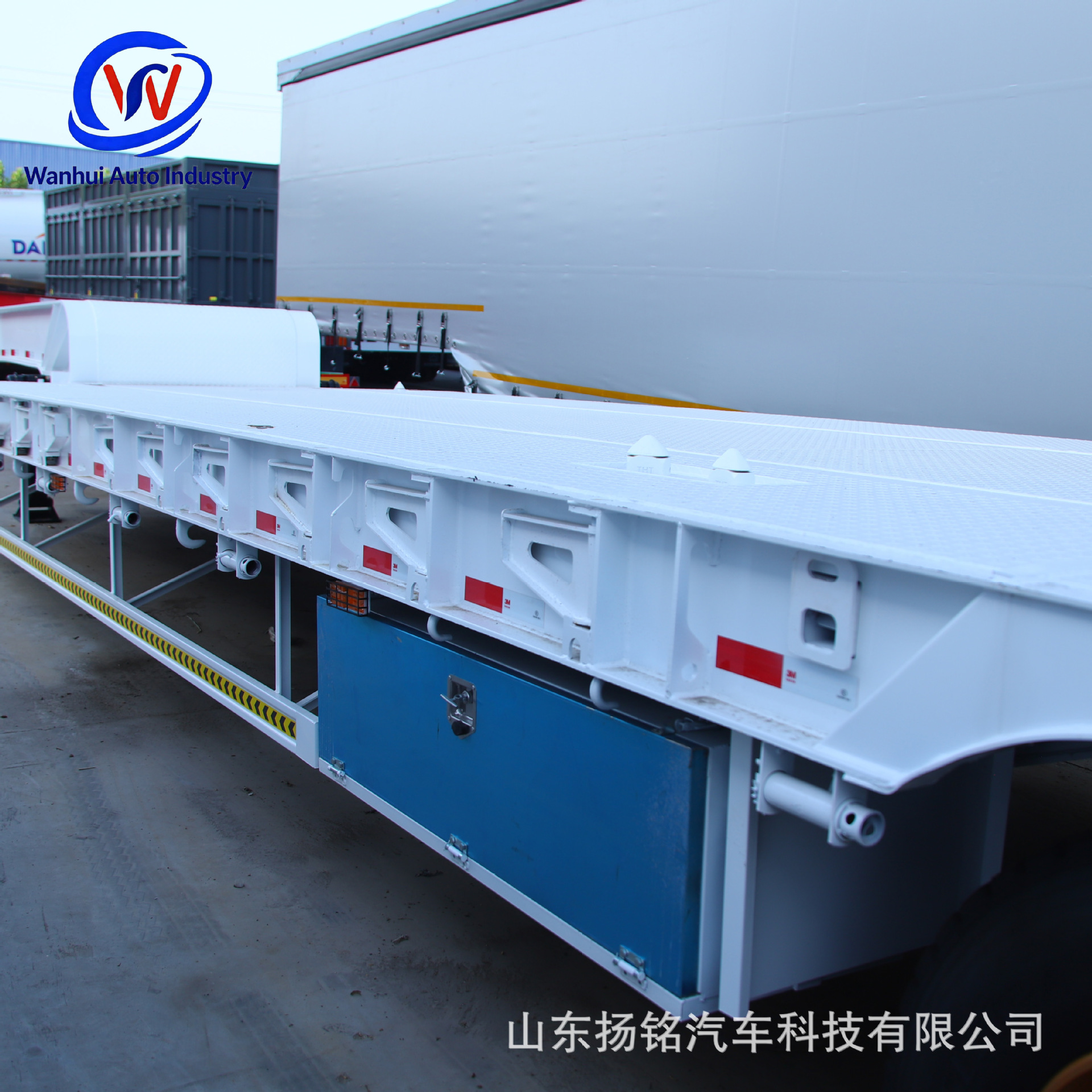 Lightweight Three-Axis Flatbed Semi-Trailer, Port Logistics Container Flatbed Trailer, Heavy-Duty Cargo Flatbed Trailer