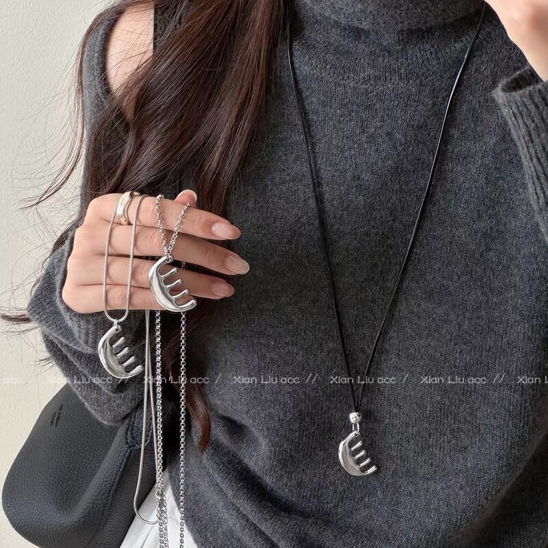 Metal Pendant Comb Necklace for Women, New Popular Style, Light Luxury Niche Design, High-End Sweater Chain Accessory Metal Pendant Comb Necklace for Women, New Popular Style, Light Luxury Niche Design, High-End Sweater Chain Accessory