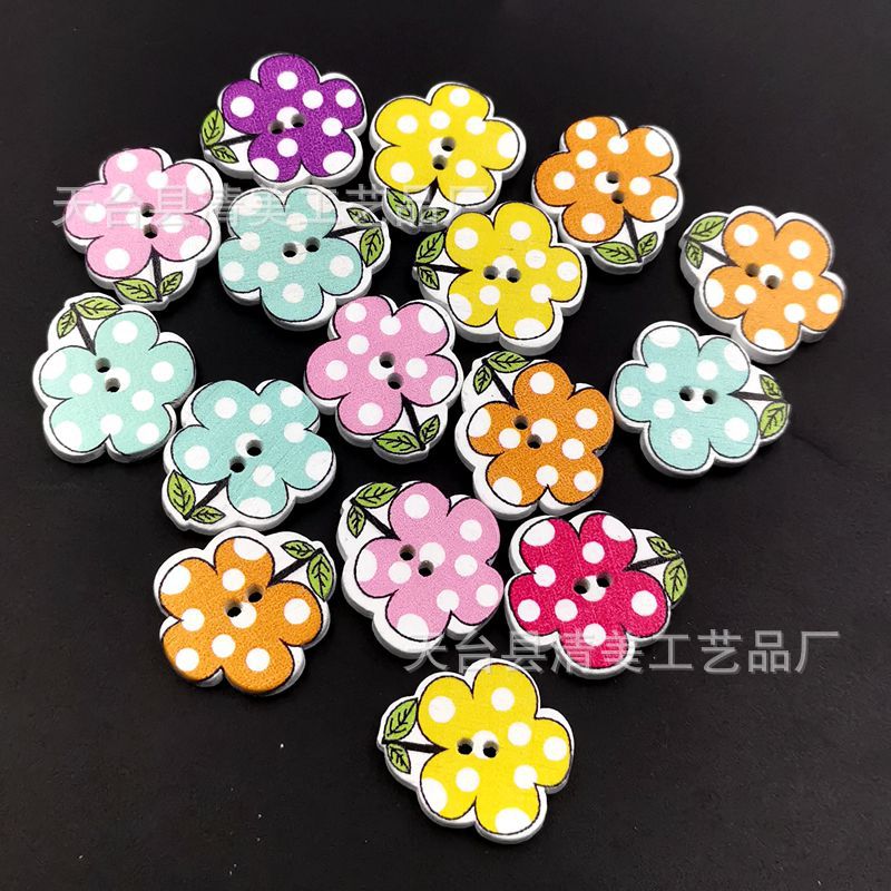 Dos ojos madera fondo blanco dibujos animados flor colgante de madera colgante de madera en forma de flor accesorios de joyería de bricolaje 50 piezas por paquete