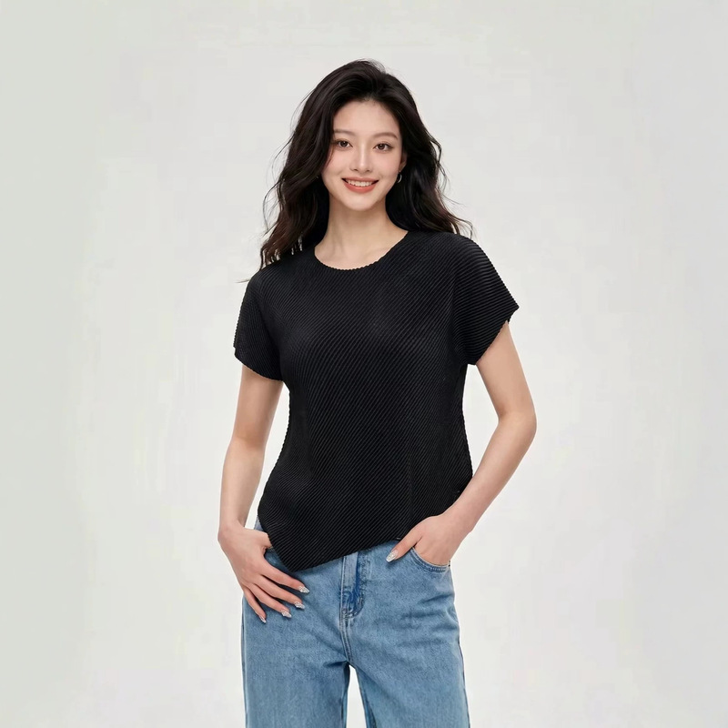 Miyake-Style Twill Pleated T-Shirt for Women, Summer Round Neck, Irregular Hem, Loose Fit, Slimming Short-Sleeve Solid Color Top Miyake-Style Twill Pleated T-Shirt for Women, Summer Round Neck, Irregular Hem, Loose Fit, Slimming Short-Sleeve Solid Color Top