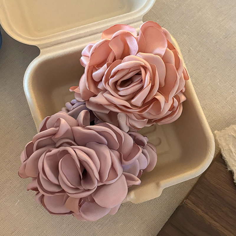 Grande forcina per capelli con rosa in raso tridimensionale, con fiore sulla testa, a forma di squalo, con sensazione di pigrizia, a metà annodamento_voghion.com
