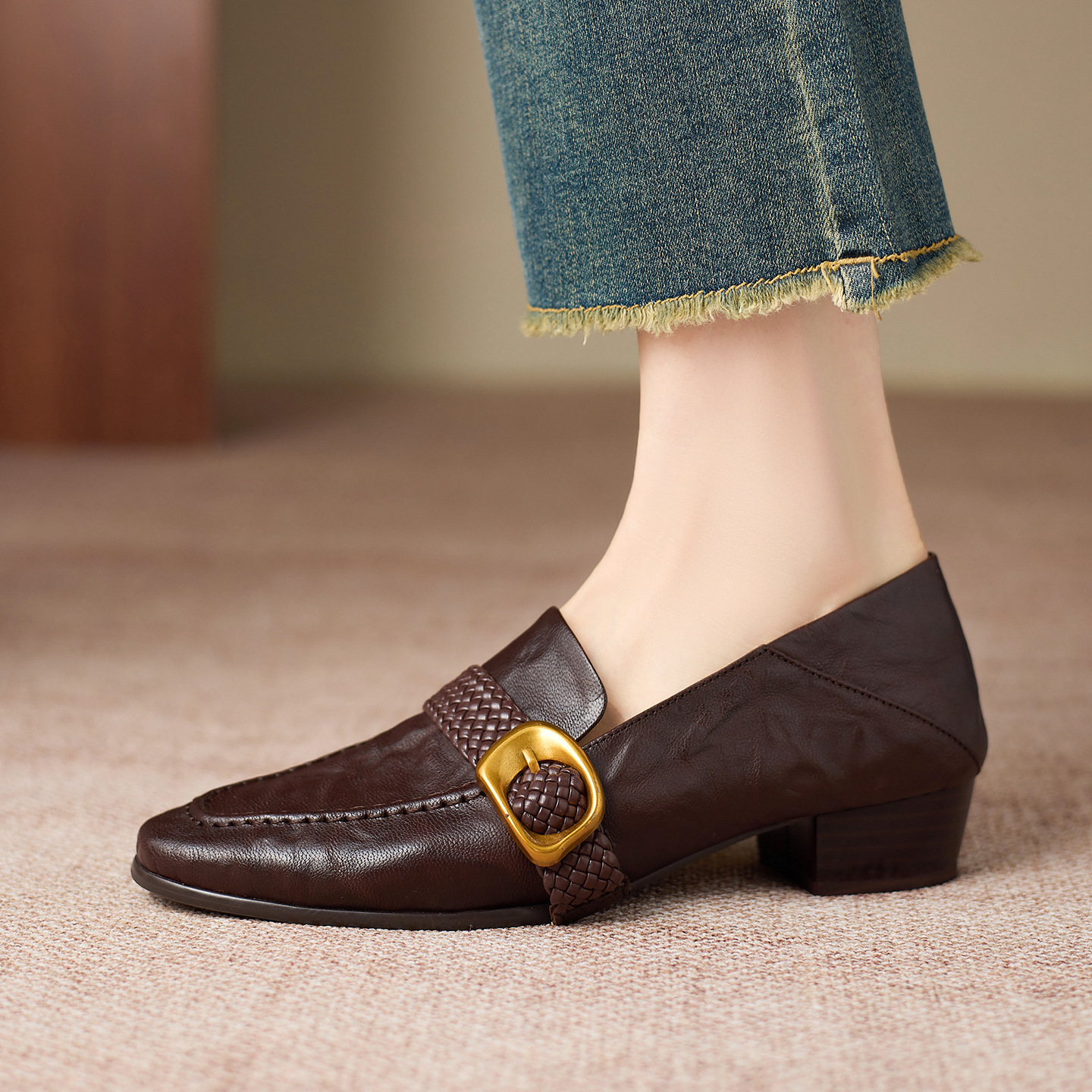 Giày lười nữ mũi vuông da cừu gót thô phong cách vintage khóa dệt — màu nâu