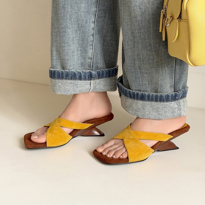 Sandal cao gót nữ quai chéo kiểu Pháp mũi vuông hở ngón, gót xuồng 7 cm — màu đen, Màu da báo, màu vàng, màu đỏ