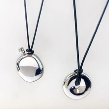 欧美小众设计时髦男女款黑皮绳香水瓶子平安扣吊坠长款项链毛衣链