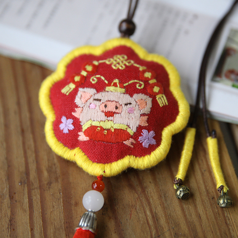 Año Nuevo bordado DIY material hecho a mano paquete xingshi bolsita principiante 12 Zodiaco adornos de coche Lotus bolsa bolsita