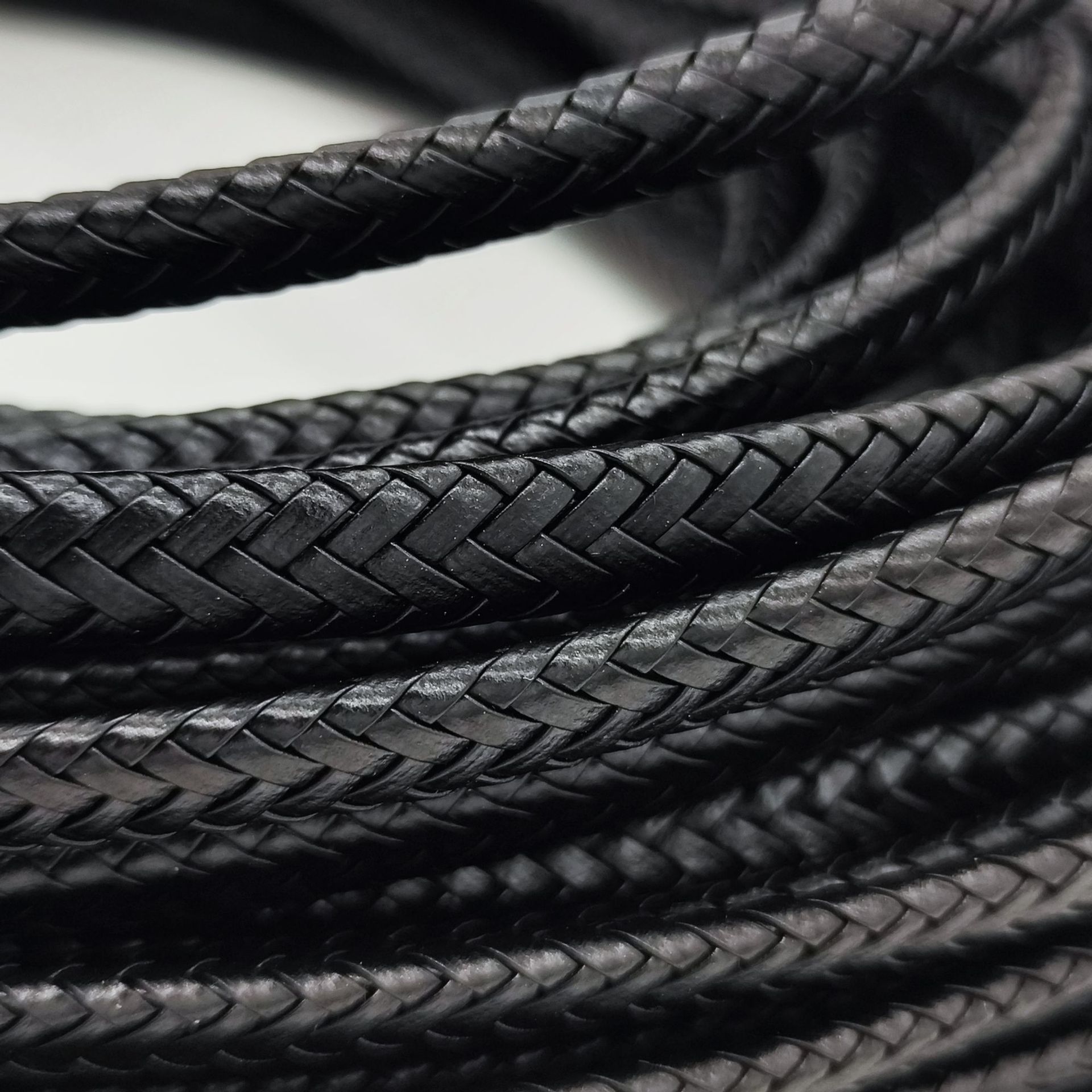 厂家批发12股皮绳PU手链外贸流行手链饰品12股皮革编织绳