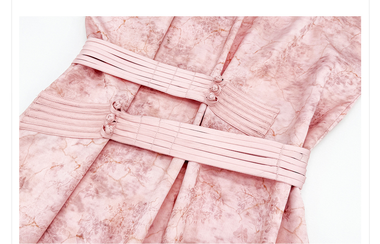 Đầm maxi nữ thắt eo thiết kế jacquard họa tiết hoa văn cổ điển, tay ngắn, cổ đứng — màu hồng chi tiết 21
