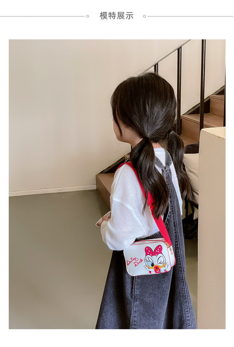 The 2025 new children's mobile phone bag is a trendy, fashionable, fresh, sweet, cartoonish, creative and simple single-shoulder crossbody bag for women Application Scenario
