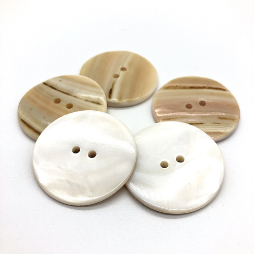 Factory supply freshwater shell buttons with skin, round two-eye shirt buttons, knit sweater buttons, trench coat fasteners