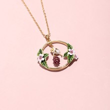 仓鼠花朵与树莓圆环项链