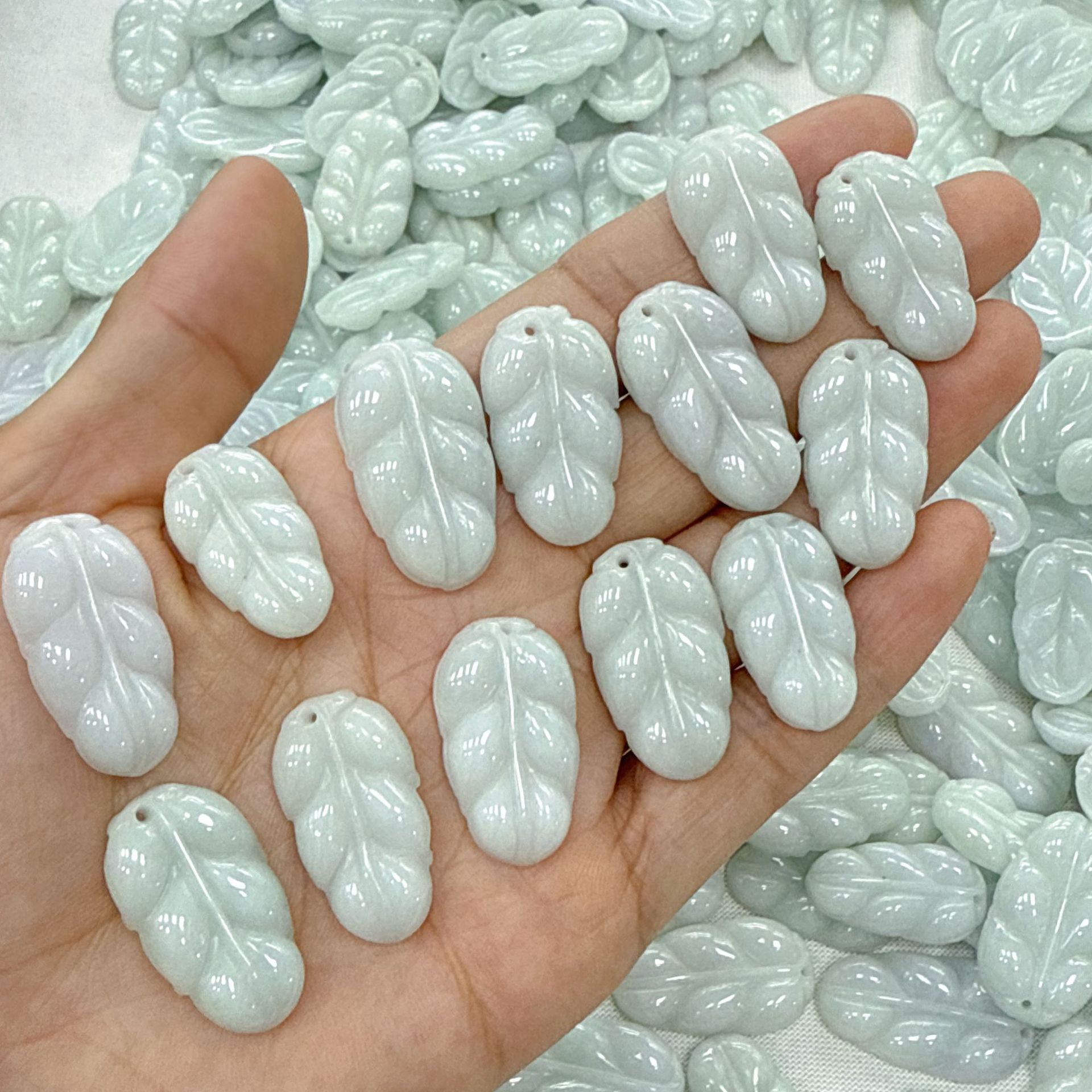 天然缅甸翡翠中式A货金枝玉叶玉石树叶玉坠真玉玉佩叶子玉吊坠批