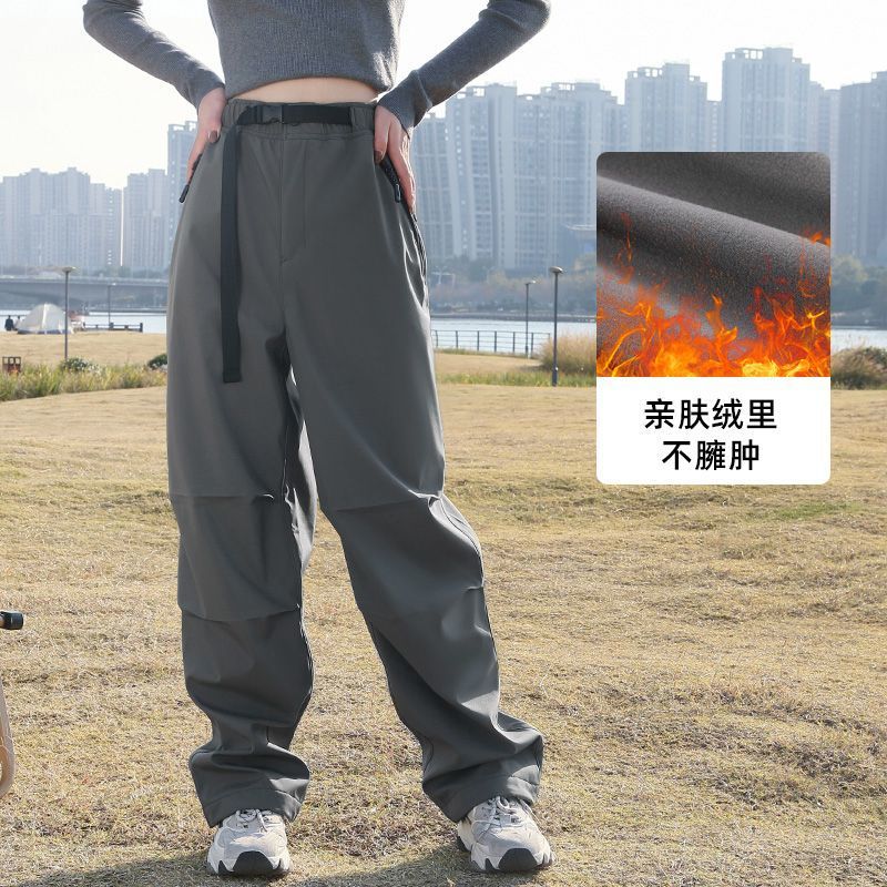 2025 otoño y invierno nuevos pantalones paracaidistas de herramientas al aire libre frescos a prueba de rociadores de agua más vello grueso pareja pantalones casuales versátiles