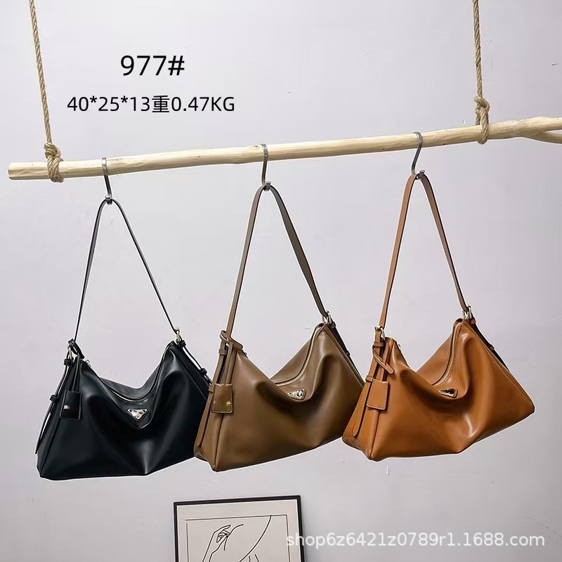P 拉达女包珐琅三角包标Hobo腋下包手拎包単肩包高品貭女包百搭包