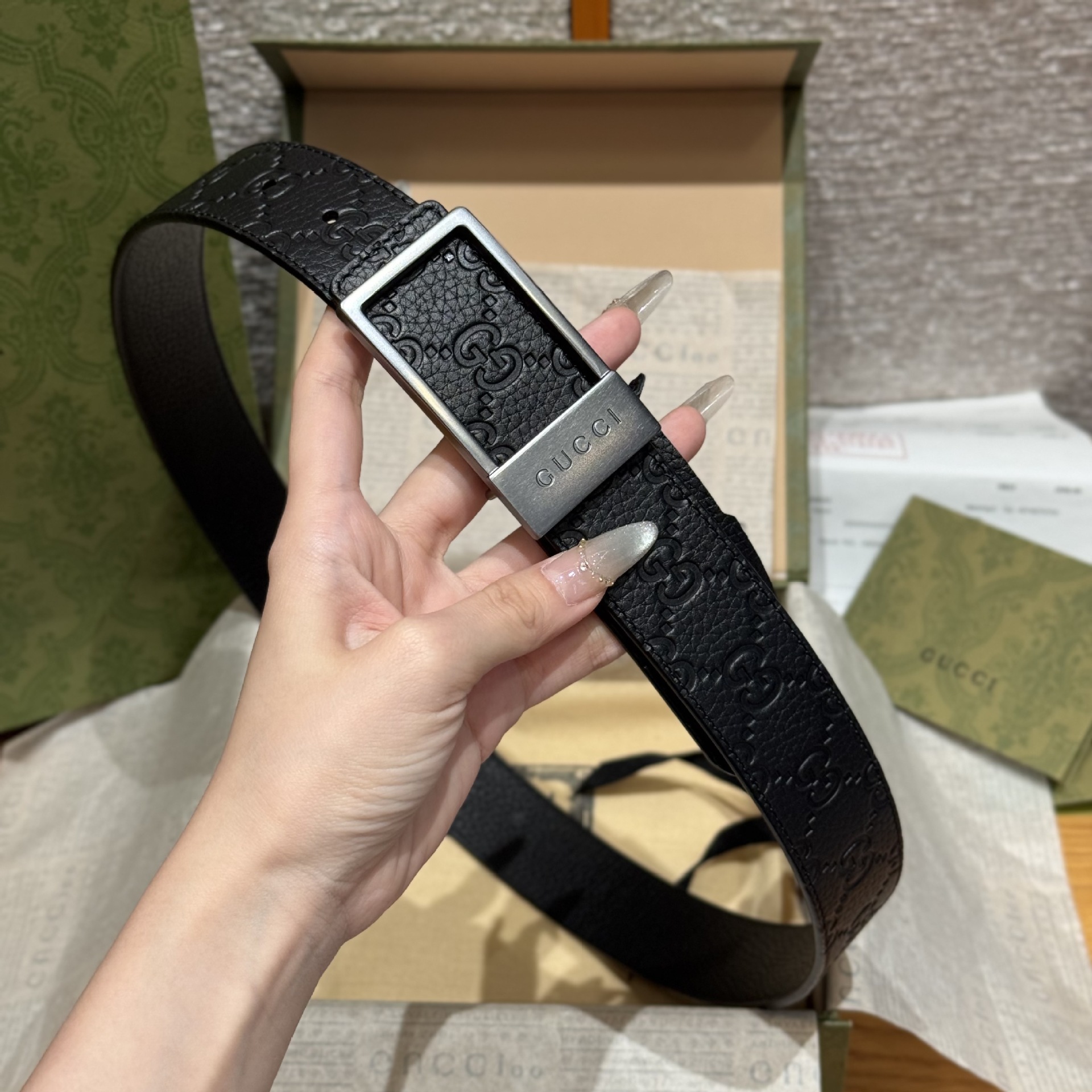 Men's Belt Made of First-Layer Cowhide with Automatic Buckle