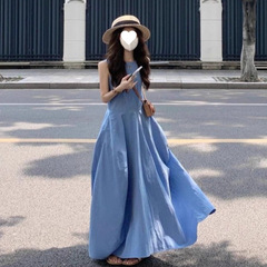网红度假风气质蓝色背心连衣裙女夏季新款设计感收腰显瘦a字长裙