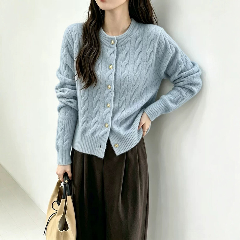 Korean minimalist style soft and cozy sweater coat for women, autumn and winter thickened loose casual style cable knit short cardigan Korean minimalist style soft and cozy sweater coat for women, autumn and winter thickened loose casual style cable knit short cardigan