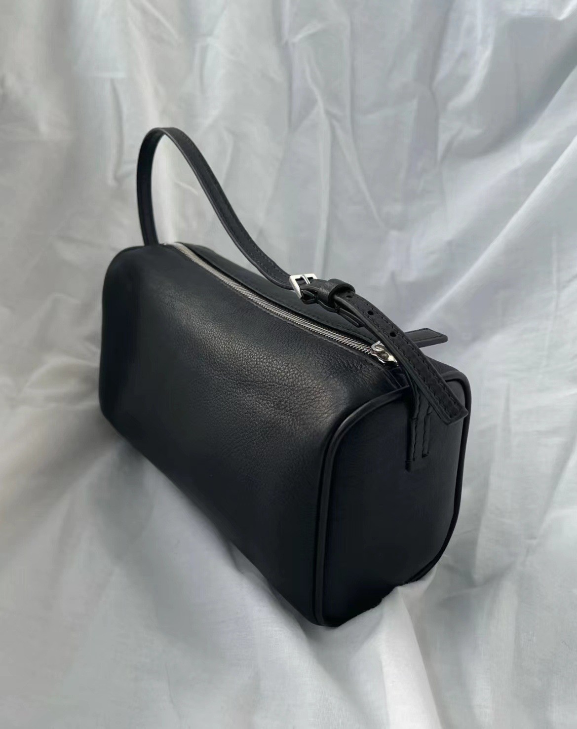 2024韩版小众牛皮包笔筒包90s迷你简约单肩斜挎圆筒包真皮笔袋包 - Thumbnail 18