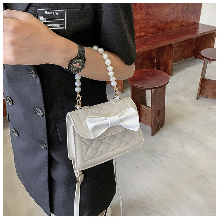 Women's Pu Leather Solid Color Lingge Streetwear Pearl Bowknot Square Magnetic Buckle Crossbody Bag display picture 1