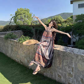 2025跨境新品法式复古民族风印花吊带连衣裙女夏云南古城旅游穿搭