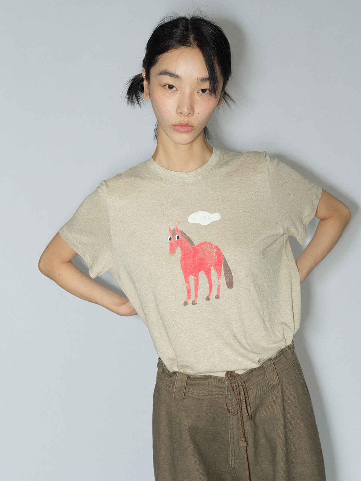 [知識時] 新商品の亜麻通気性ポニープリント丸襟半袖ゆったりカジュアルtシャツの上着の女性v 8208