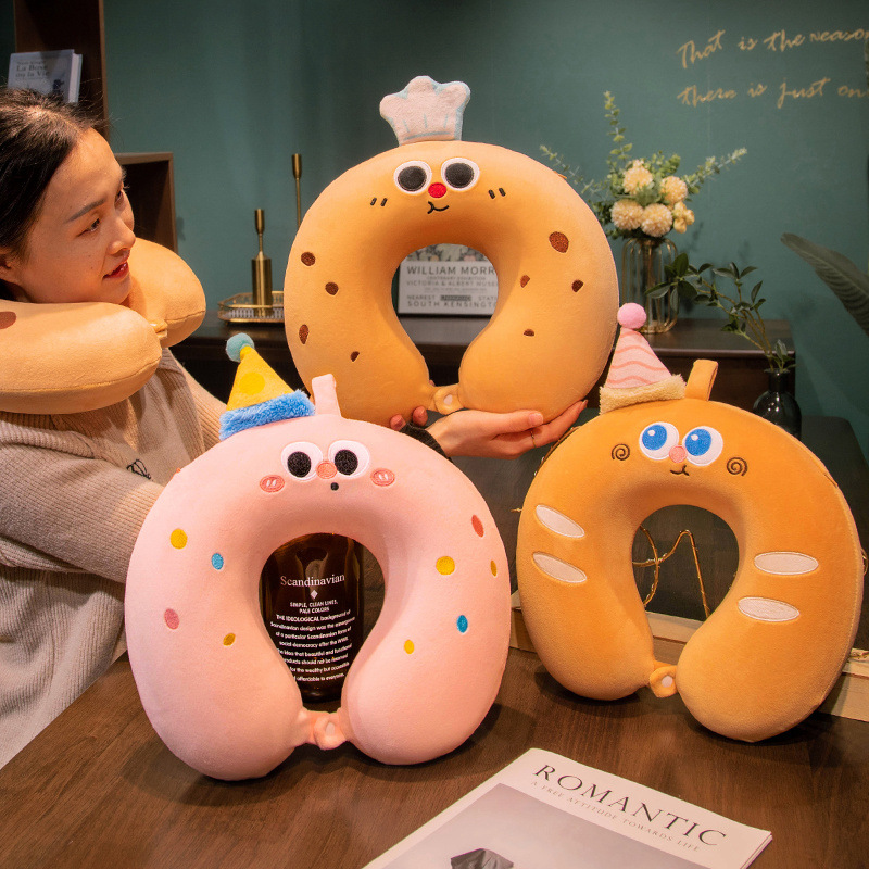 Pan de dibujos animados galletas de memoria algodón tipo U almohada almohada almohada cervical almohada de avión viaje almohada de cuello portátil LOGO