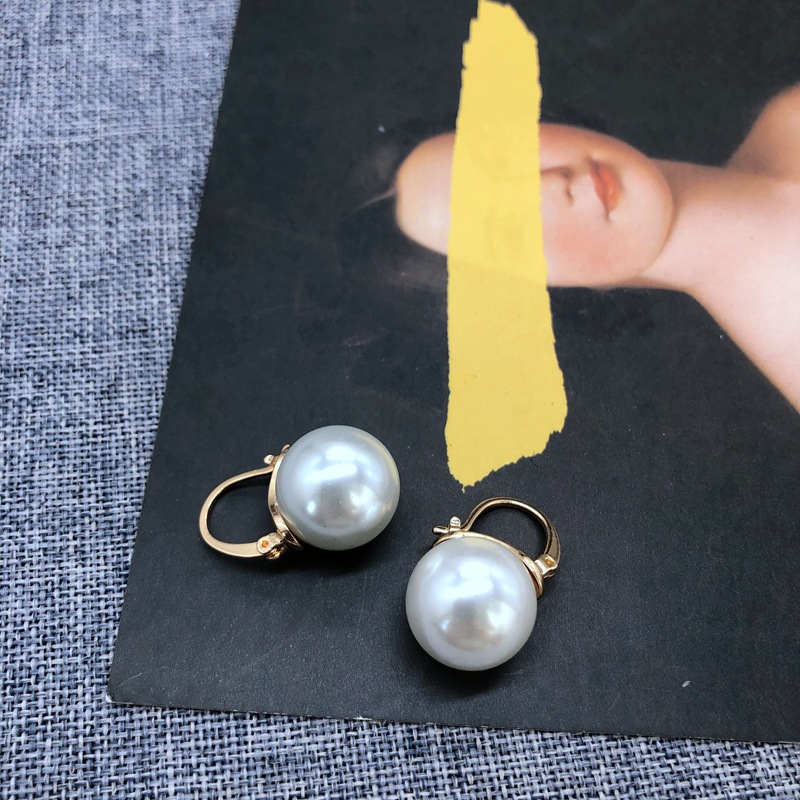 White Pearl Silver Needle Stud Earrings display picture 8