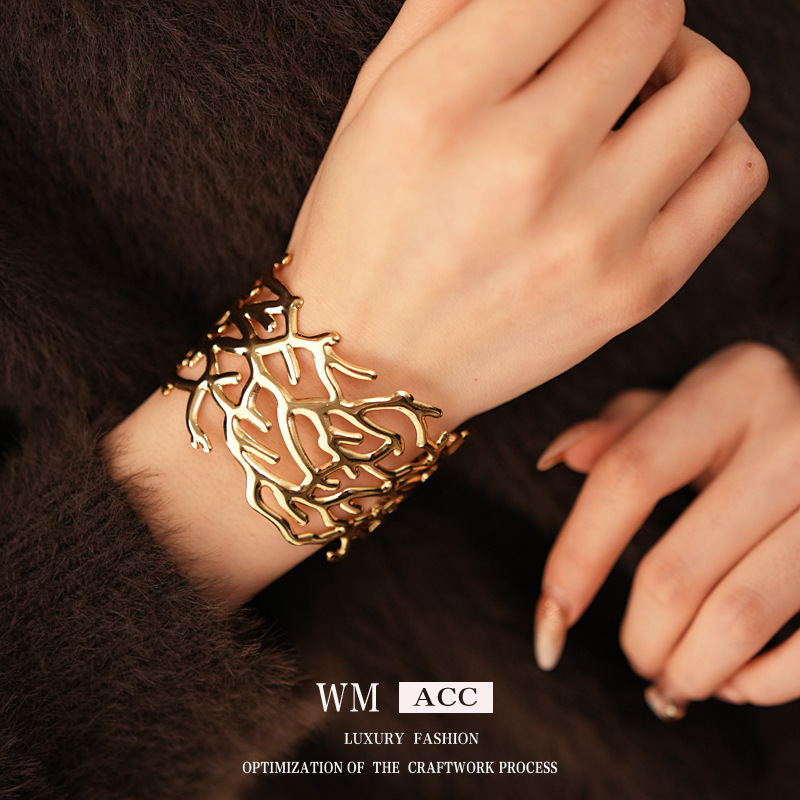 Frío metal transfronterizo aire hueco pulsera abierta Europa y América lujo ligero alto sentido exagerado pulsera de moda joyas de tendencia