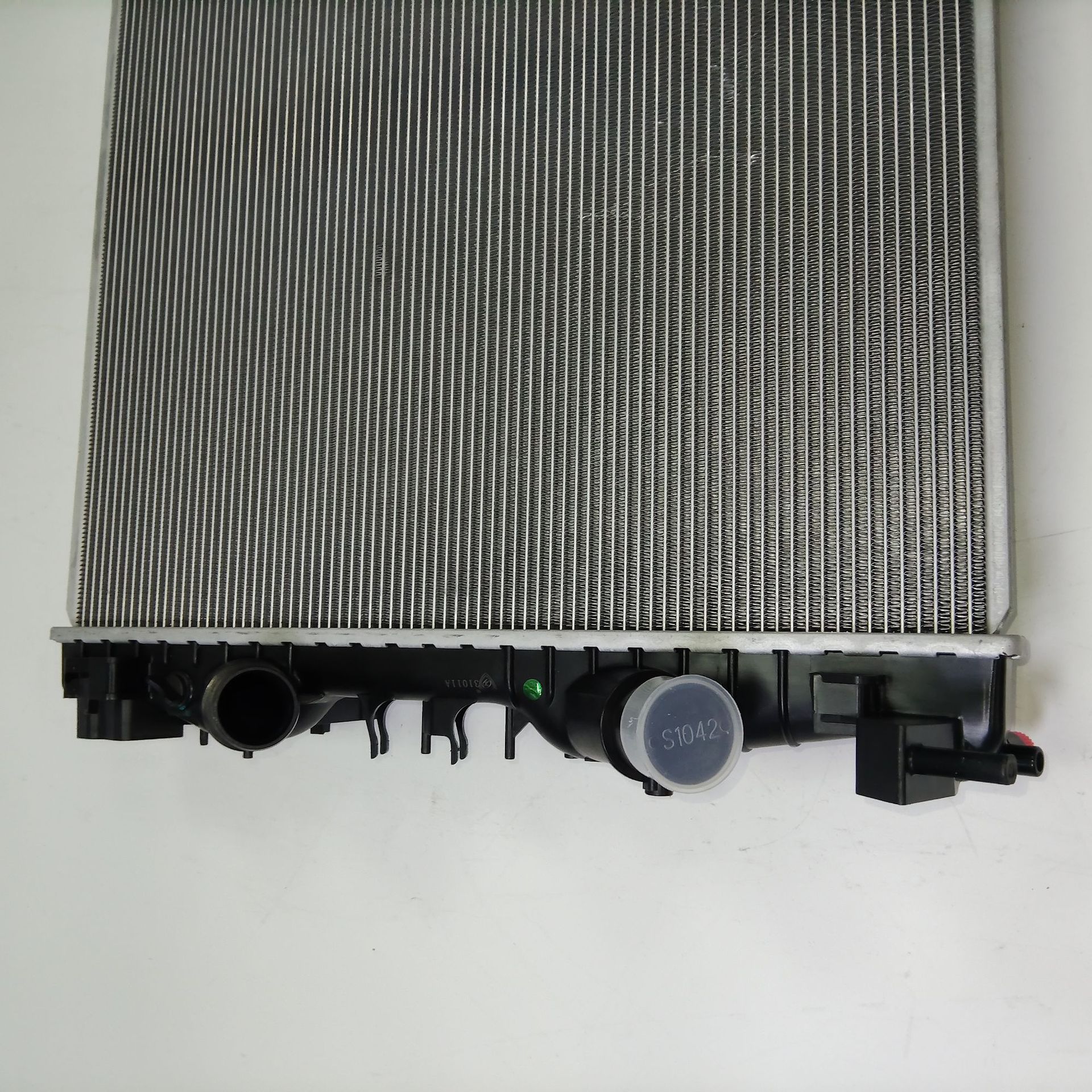 Suitable for 2013-2020 Maserati Quattroporte 3.0t Radiator Water Tank Model Number 670038340/670