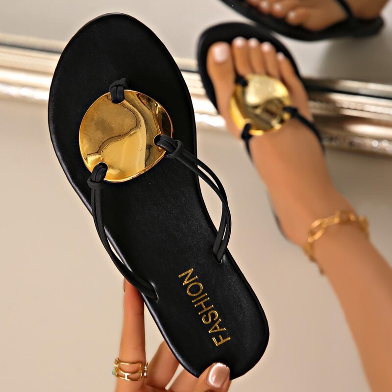 In-Stock New Model Metal Buckle Flip-Flops, Large Size Flip-Flops, Women's Summer Beach Thick Heel Flip-Flops Wholesale
