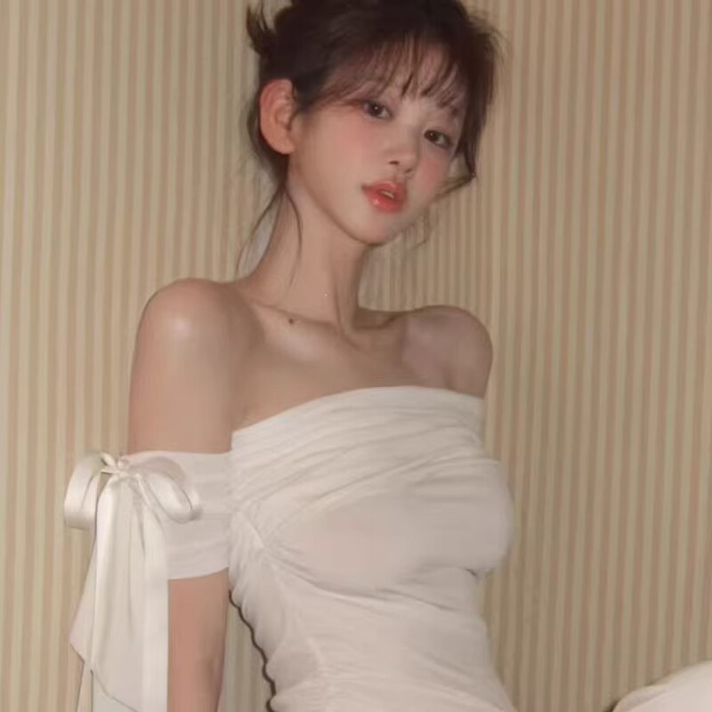 Beautiful and Stylish~ New Spring Arrivals: Solid Color, Simple, One-Shoulder, Ribbon-Decorated, Slim-Fit Short-Sleeve T-Shirt, Off-Shoulder, Niche Style Beautiful and Stylish~ New Spring Arrivals: Solid Color, Simple, One-Shoulder, Ribbon-Decorated, Slim-Fit Short-Sleeve T-Shirt, Off-Shoulder, Niche Style