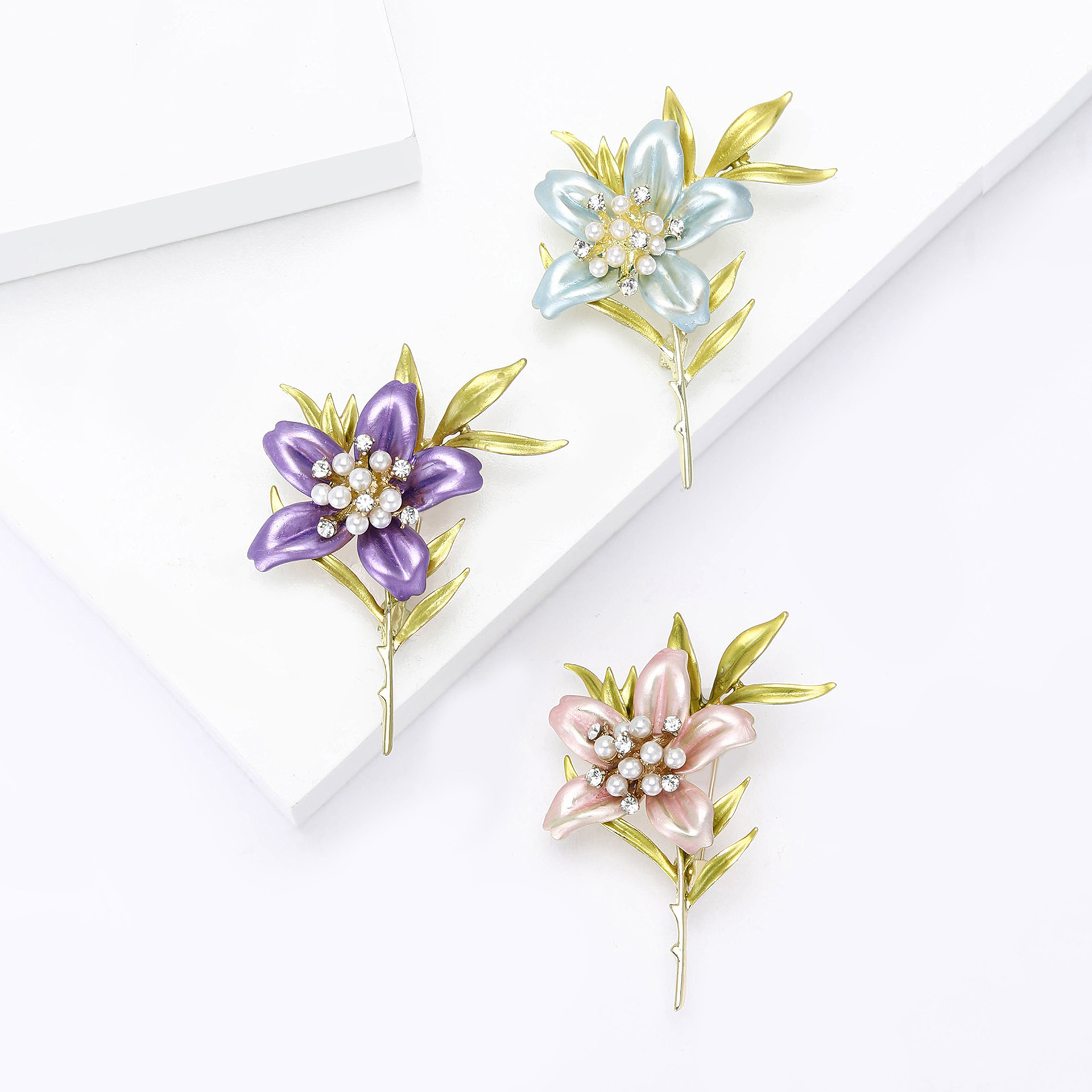 Light Luxury Diamond-Encrusted Pearl Enamel Lily Brooch, Forest Style Gentle and Fresh Floral Plant Brooch, Fashionable and Simple Clothing