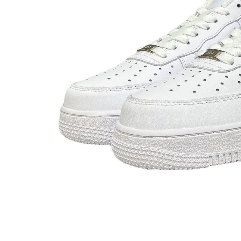 Кроссовки Nike Air Force 1 классика низкие, унисекс, варианты белый и черный, размеры 36–45