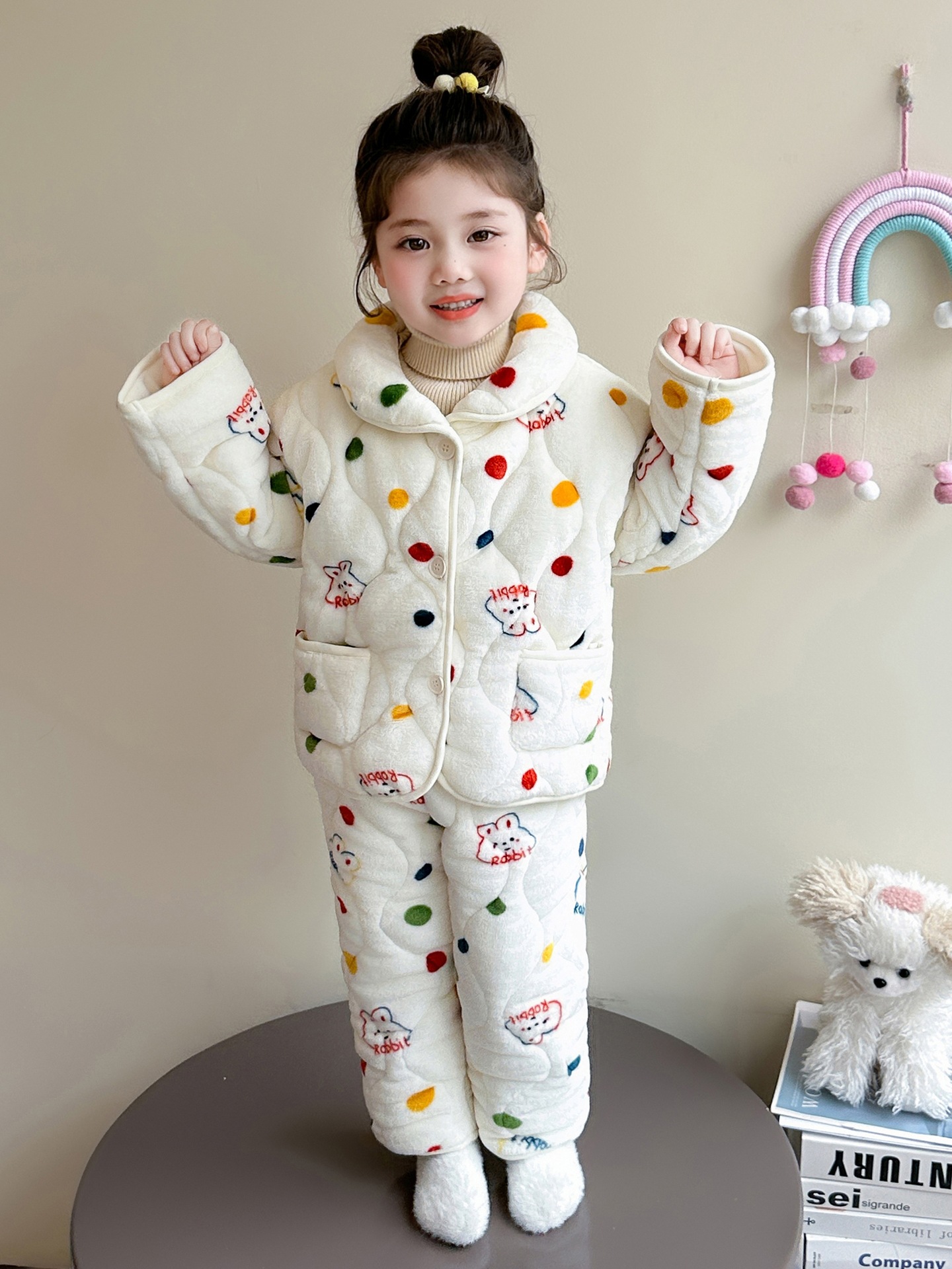 Niñas de tres capas pijamas de algodón intercalado otoño y invierno 2025 nuevo bebé invierno de lana gruesa ropa de hogar ropa de invierno infantil