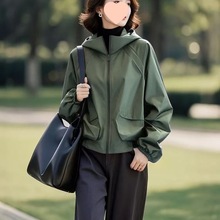 2025新款紫色夹克外套女春秋款厚早春短款春季韩连帽软壳冲锋衣潮