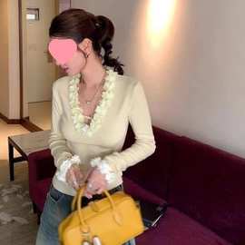 2025美学/温柔立体花V领长袖T恤女秋季超好看修身上衣图片色纯色