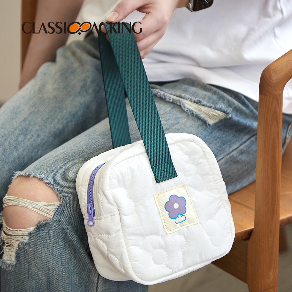 Bolsa de tofu llena de algodón simple moderna Bolsa de cosméticos multifuncional de almacenamiento portátil japonesa Ins con logotipo