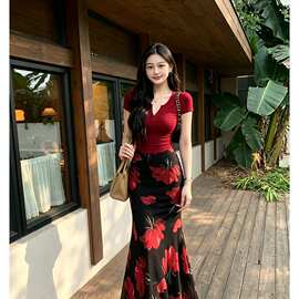 多巴胺套装成熟性感v领短袖T恤女夏季红色裙子印花包臀鱼尾长裙女