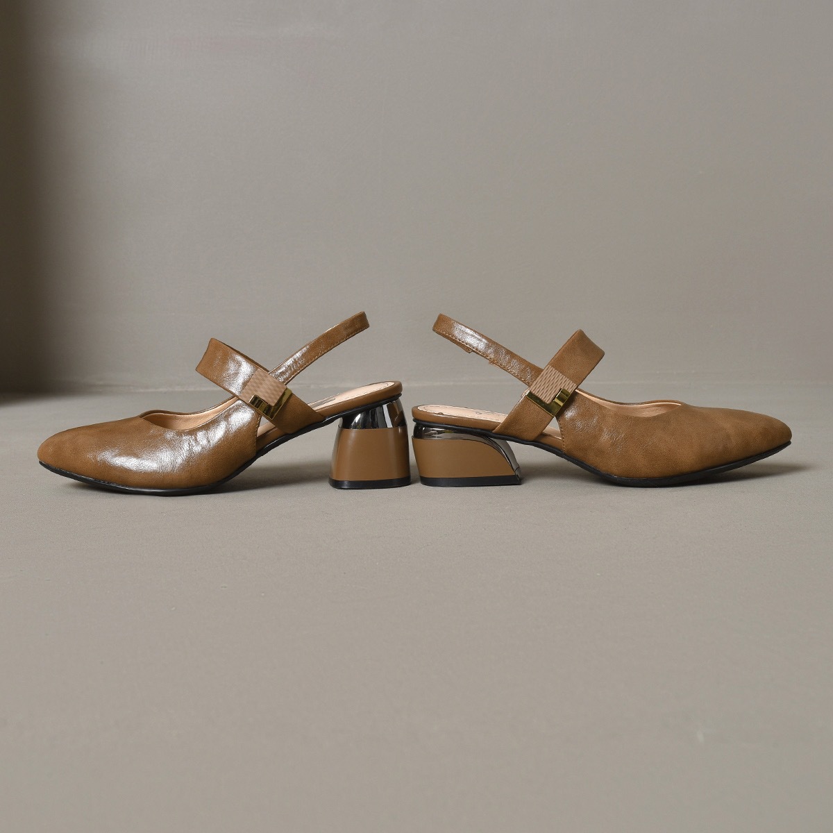 Sandal nữ da thật mũi nhọn gót vuông 5 cm quai ngang hở gót — Kaki-cao gót 5 cm chi tiết 8