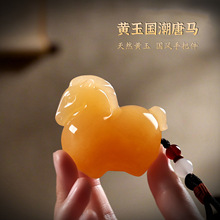 国潮生肖马马上发财手把件创意唐马家居客厅桌面装饰黄玉古风唐马