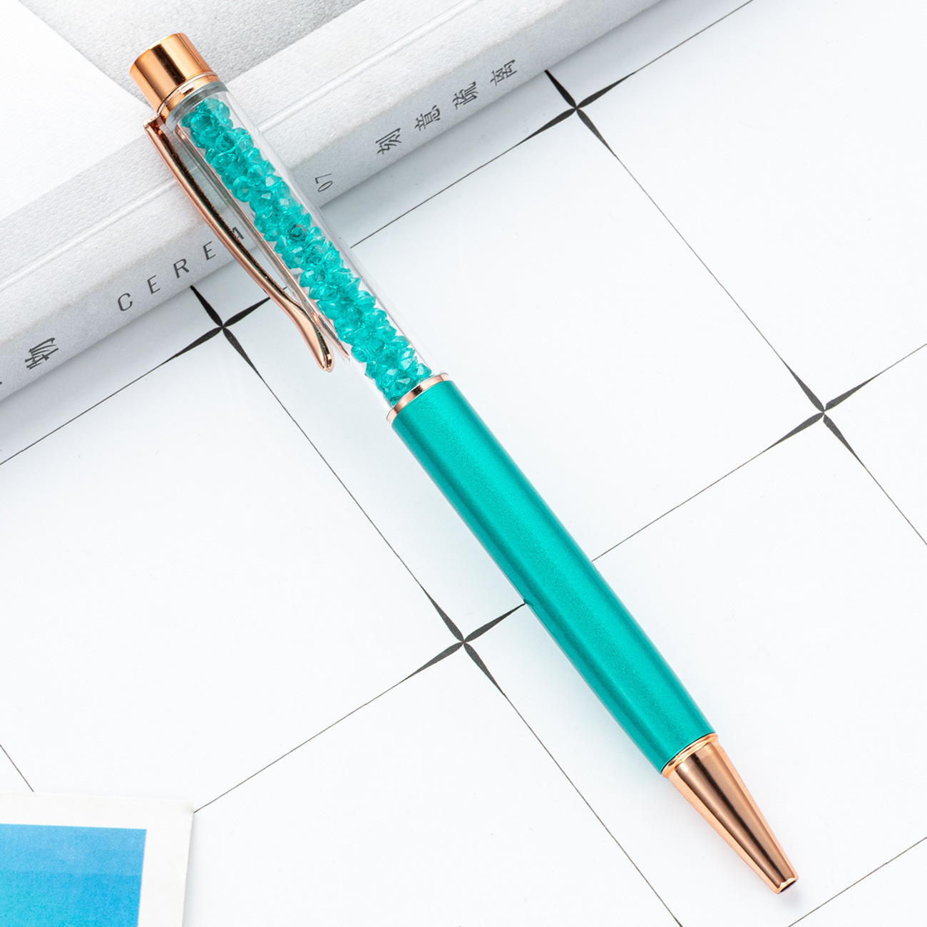 Bolígrafo de cristal de metal para estudiantes de oficina multicolor bolígrafo de diamante giratorio al por mayor logotipo grabable publicidad regalos bolígrafo